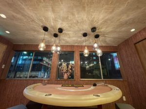 くすみピンクの女性に優しい店内